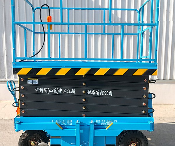 临江自行走升降机